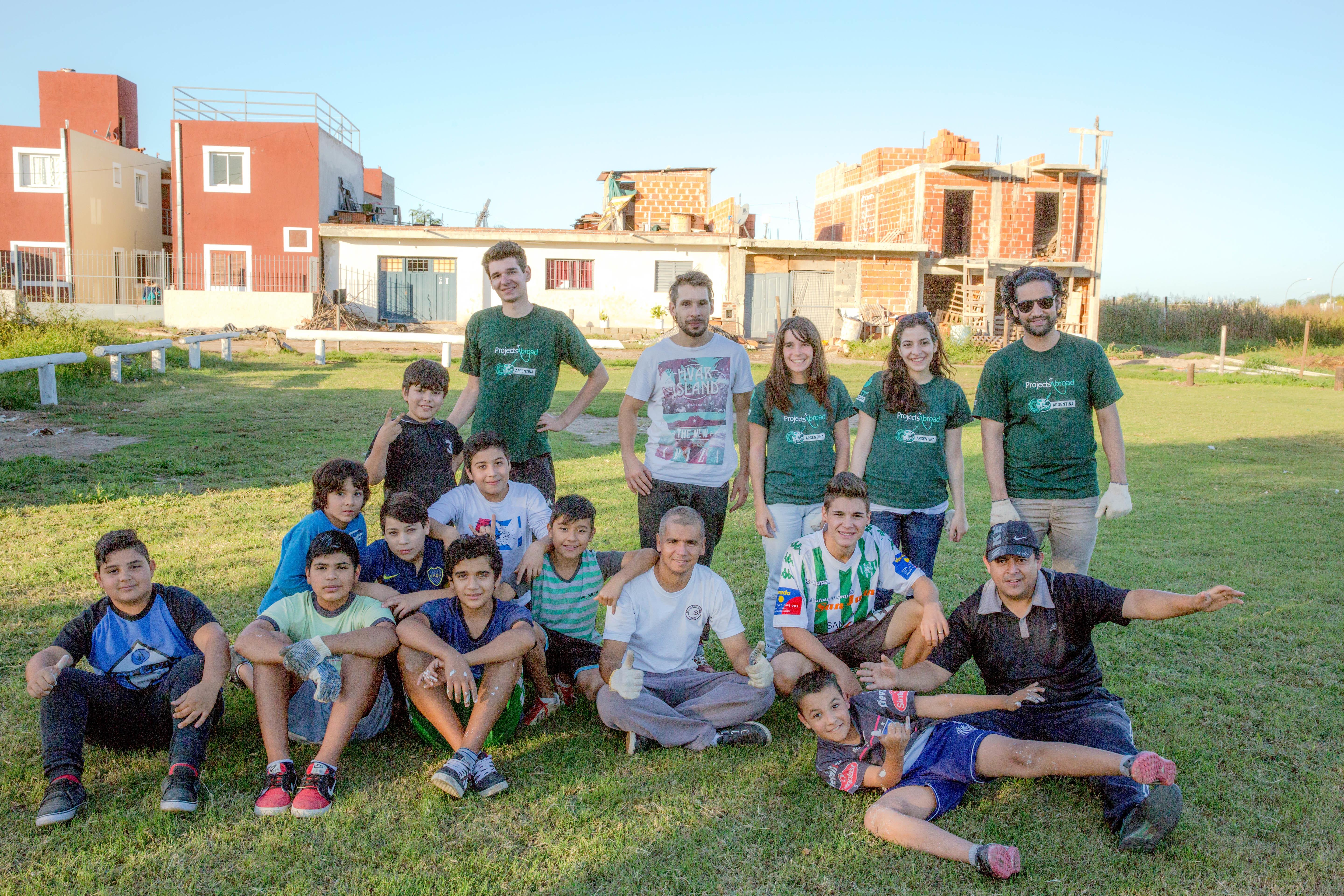 Projects Abroad volunteers pose with their team while volunteering as sports coaches in Argentina Players and coaches pose for a photo during their volunteer sports coaching in Argentina